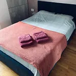 View Gem-free Parking & 100mbps Wifi *