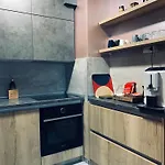 View Gem-free Parking & 100mbps Wifi