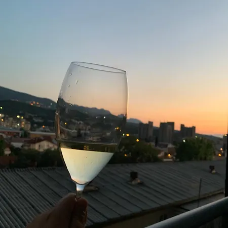View Gem-free Parking & 100mbps Wifi Σκόπια