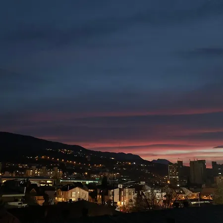 View Gem-free Parking & 100mbps Wifi *