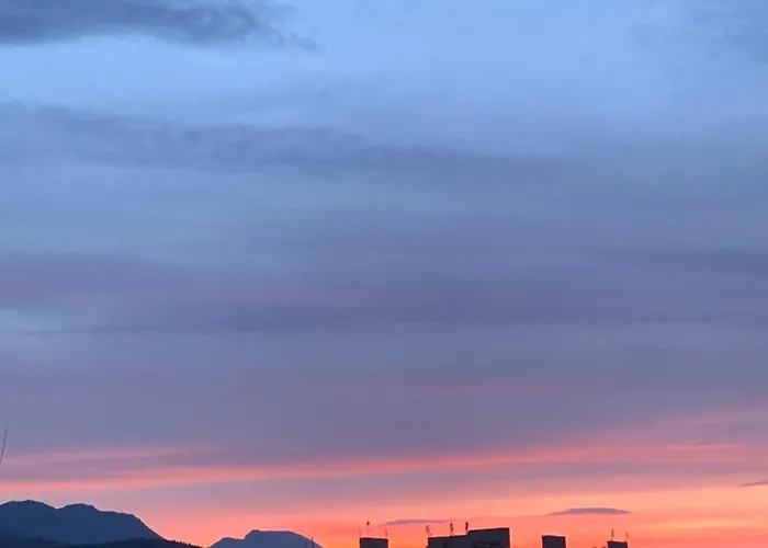 View Gem-free Parking & 100mbps Wifi *