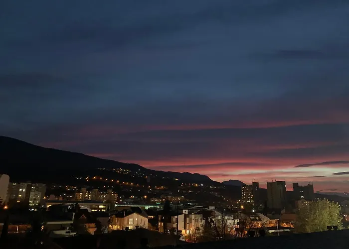 View Gem-free Parking & 100mbps Wifi *